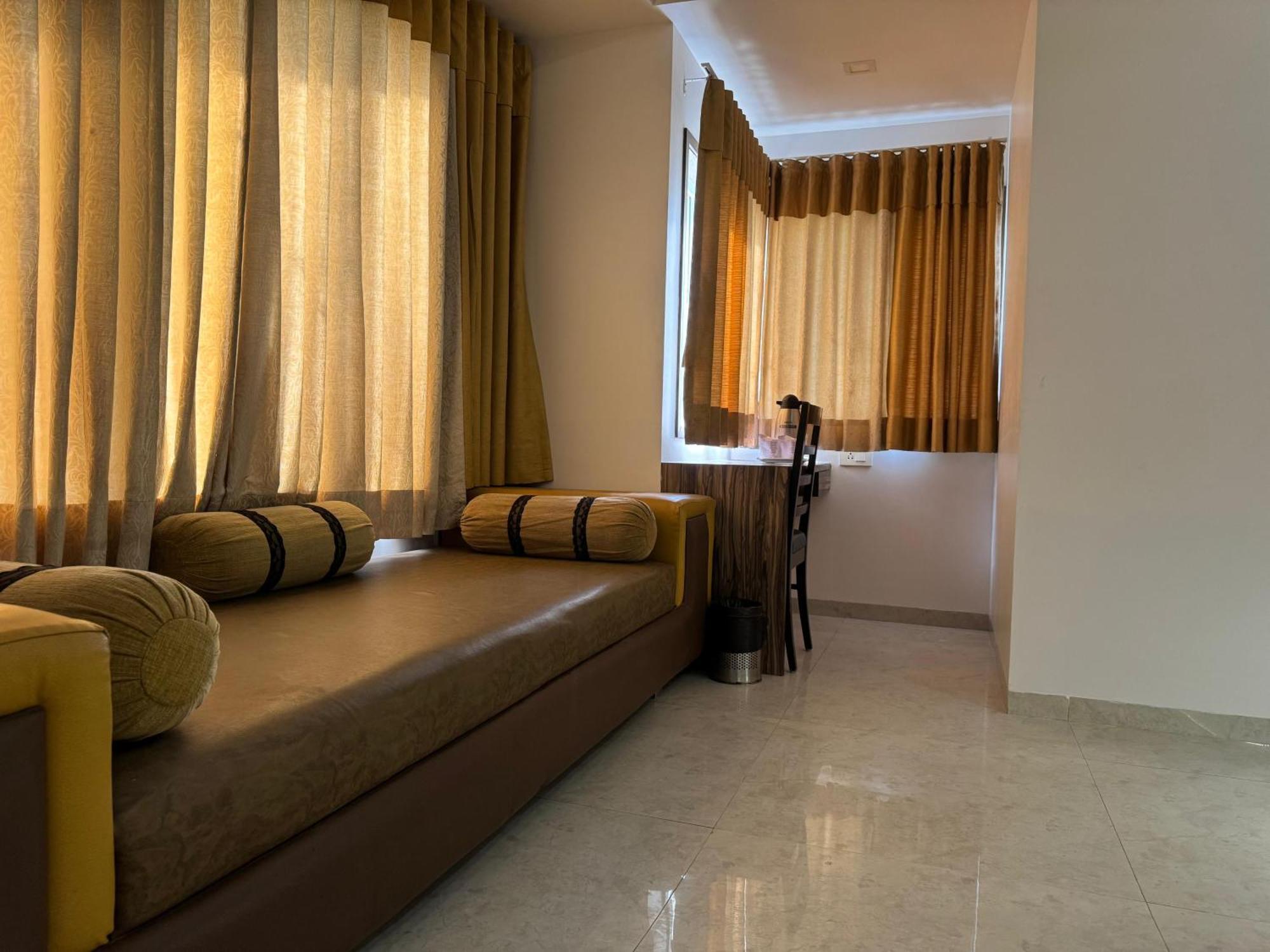 Hotel Kabir Ahmedabad Exterior foto
