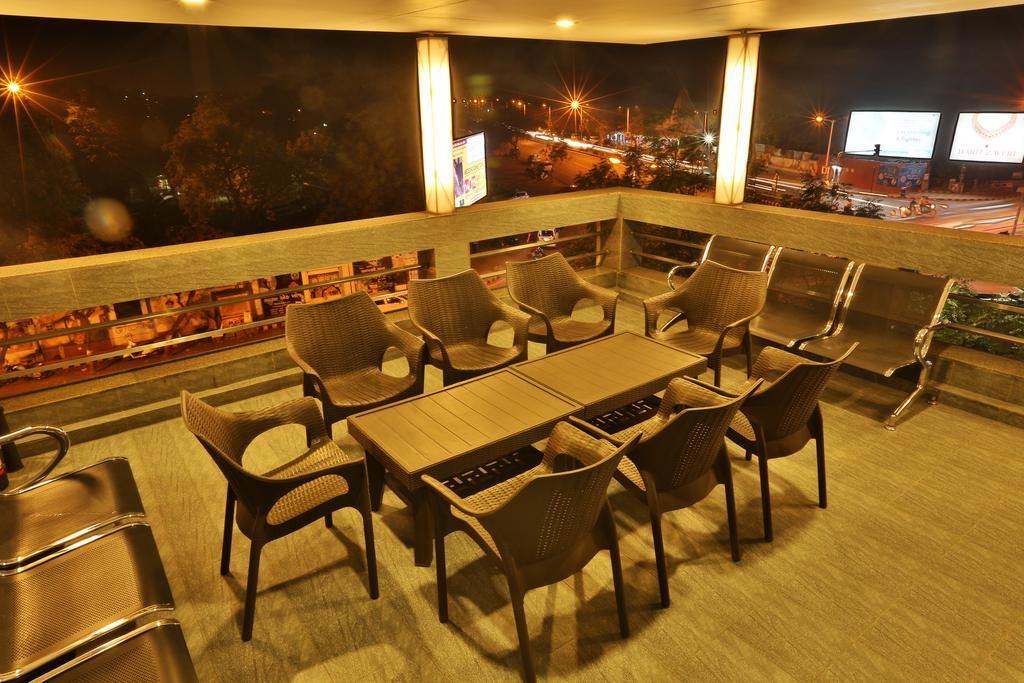 Hotel Kabir Ahmedabad Exterior foto